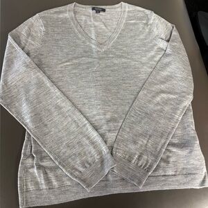 EUC Women’s Brooks Brothers Gray V-Neck Sweater Size XL